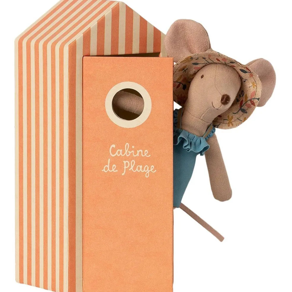 Mom Mouse in a "Cabin de Plage" Cabana